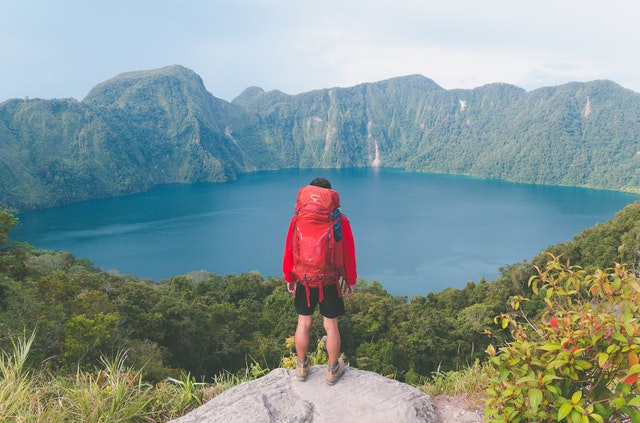 trekking images