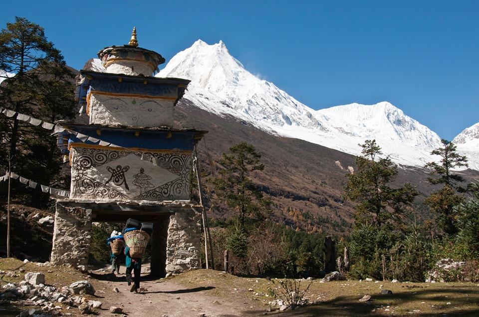 trekking images